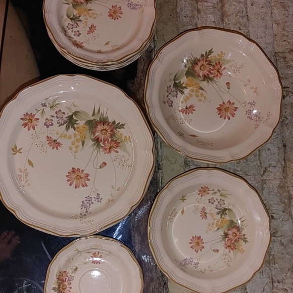 Mikasa Samantha Serving Bowl & Soup bowl - Picture 2 of 9